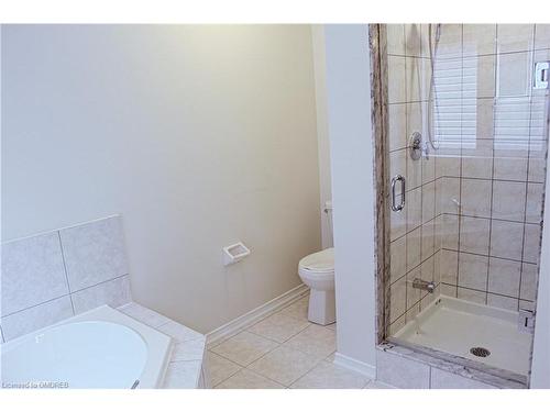 76 Cooke Ave, Brantford, ON - Indoor Photo Showing Bathroom