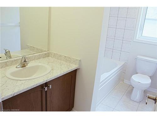 76 Cooke Ave, Brantford, ON - Indoor Photo Showing Bathroom