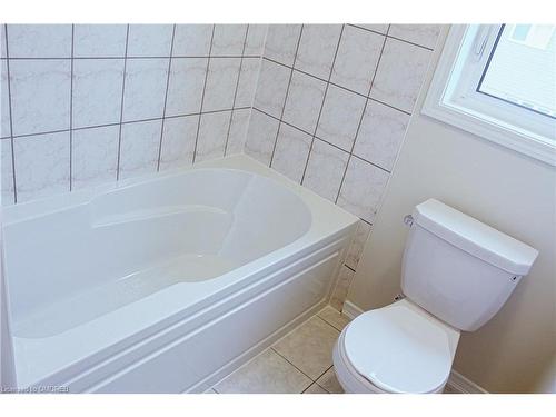 76 Cooke Ave, Brantford, ON - Indoor Photo Showing Bathroom