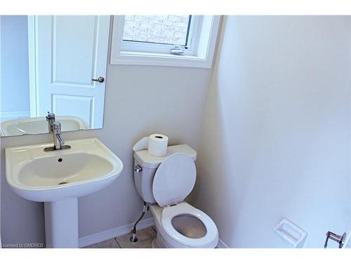 76 Cooke Ave, Brantford, ON - Indoor Photo Showing Bathroom