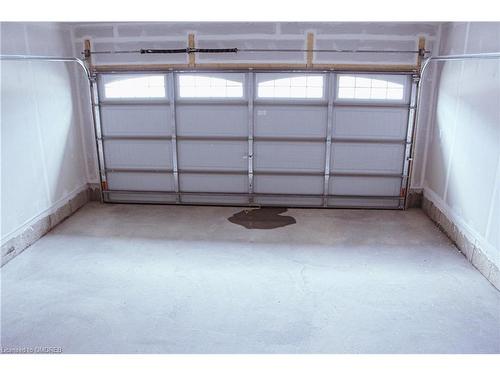 76 Cooke Ave, Brantford, ON - Indoor Photo Showing Garage