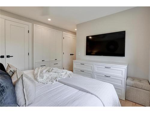 1195 Willowbrook Drive, Oakville, ON - Indoor Photo Showing Bedroom