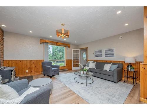 13055 Fourth Line Line, Nassagaweya, ON - Indoor Photo Showing Living Room