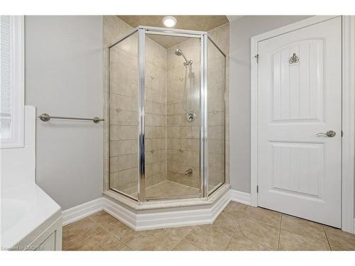 56 Bardoe Crescent, Milton, ON - Indoor Photo Showing Bathroom