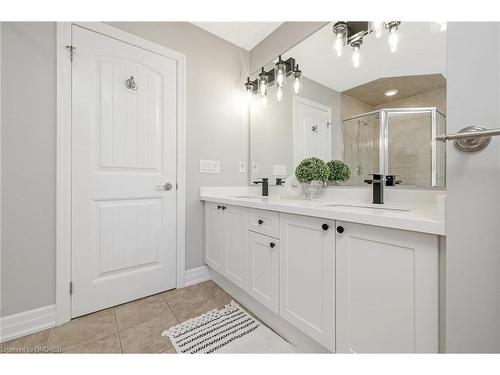 56 Bardoe Crescent, Milton, ON - Indoor Photo Showing Bathroom