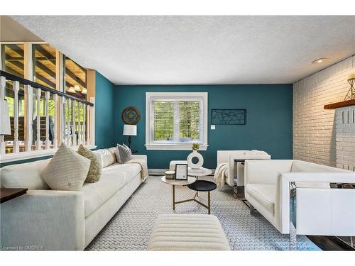 11485 First Line, Milton, ON - Indoor Photo Showing Living Room