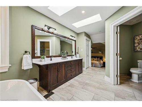 11485 First Line, Milton, ON - Indoor Photo Showing Bathroom