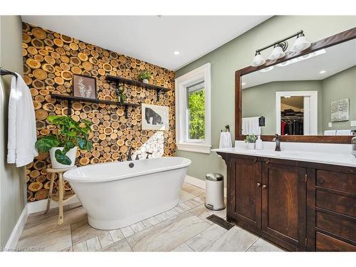 11485 First Line, Milton, ON - Indoor Photo Showing Bathroom