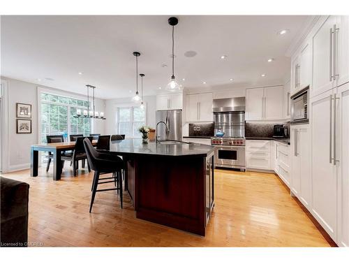 938 Meadow Wood Road, Mississauga, ON - Indoor Photo Showing Kitchen With Upgraded Kitchen