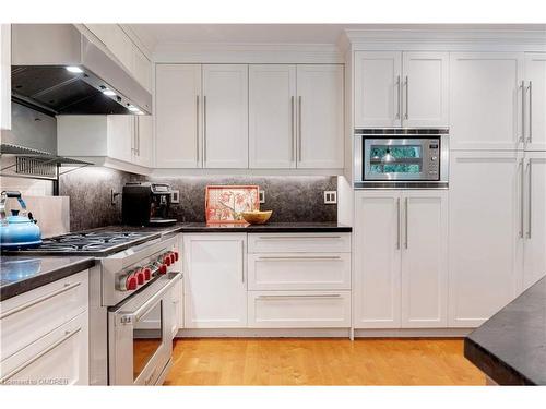 938 Meadow Wood Road, Mississauga, ON - Indoor Photo Showing Kitchen