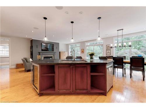 938 Meadow Wood Road, Mississauga, ON - Indoor Photo Showing Kitchen