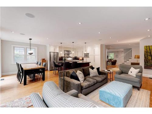 938 Meadow Wood Road, Mississauga, ON - Indoor Photo Showing Living Room