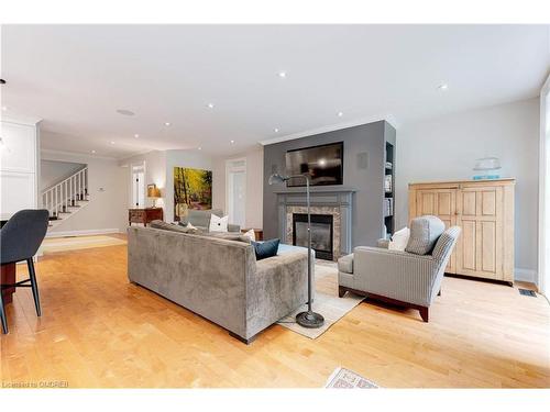 938 Meadow Wood Road, Mississauga, ON - Indoor Photo Showing Living Room With Fireplace