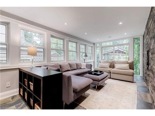 938 Meadow Wood Road, Mississauga, ON - Indoor Photo Showing Living Room