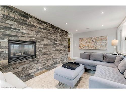 938 Meadow Wood Road, Mississauga, ON - Indoor Photo Showing Living Room With Fireplace