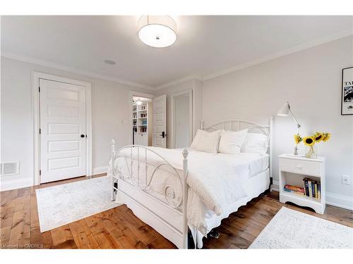 938 Meadow Wood Road, Mississauga, ON - Indoor Photo Showing Bedroom