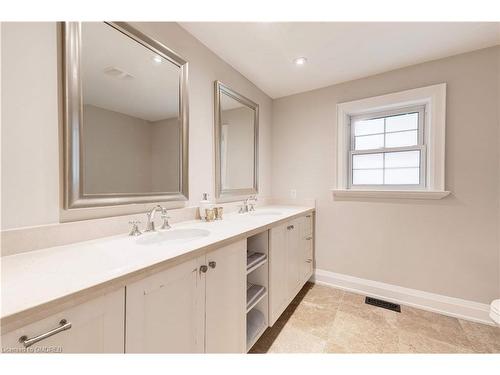 938 Meadow Wood Road, Mississauga, ON - Indoor Photo Showing Bathroom