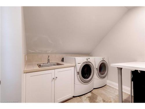 938 Meadow Wood Road, Mississauga, ON - Indoor Photo Showing Laundry Room