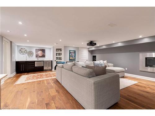 938 Meadow Wood Road, Mississauga, ON - Indoor Photo Showing Living Room With Fireplace