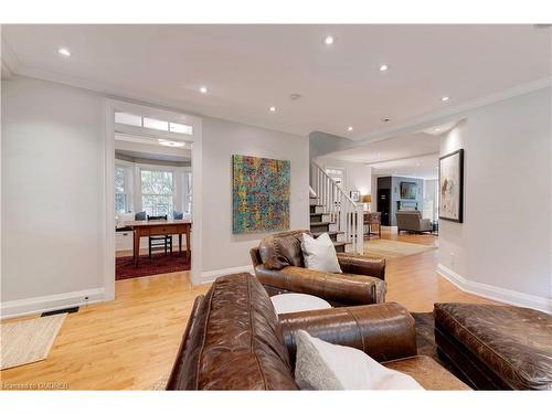 938 Meadow Wood Road, Mississauga, ON - Indoor Photo Showing Living Room