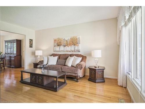 4135 Independence Avenue, Mississauga, ON - Indoor Photo Showing Living Room