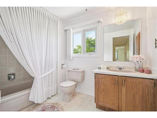 4135 Independence Avenue, Mississauga, ON - Indoor Photo Showing Bathroom