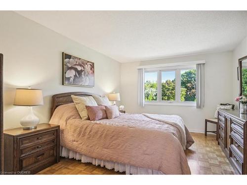 4135 Independence Avenue, Mississauga, ON - Indoor Photo Showing Bedroom