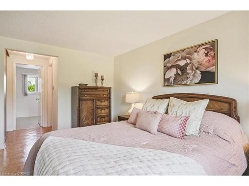 4135 Independence Avenue, Mississauga, ON - Indoor Photo Showing Bedroom