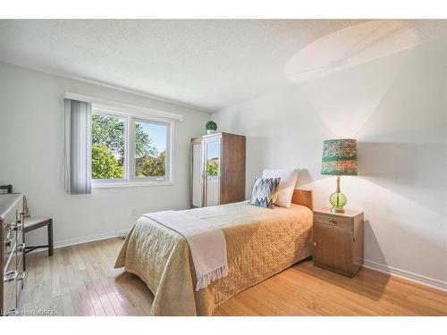 4135 Independence Avenue, Mississauga, ON - Indoor Photo Showing Bedroom