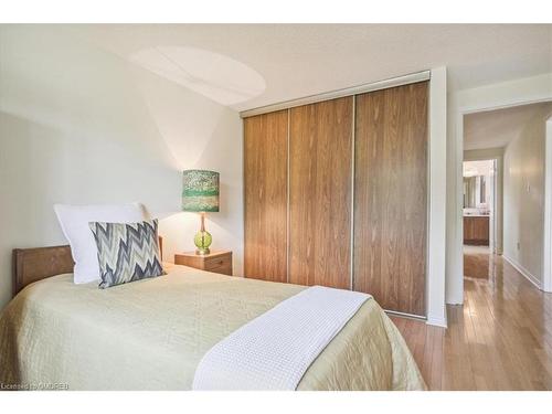 4135 Independence Avenue, Mississauga, ON - Indoor Photo Showing Bedroom