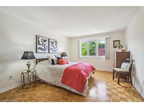 4135 Independence Avenue, Mississauga, ON - Indoor Photo Showing Bedroom