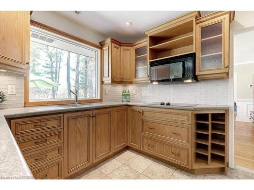 1527 Green Glade, Mississauga, ON - Indoor Photo Showing Kitchen