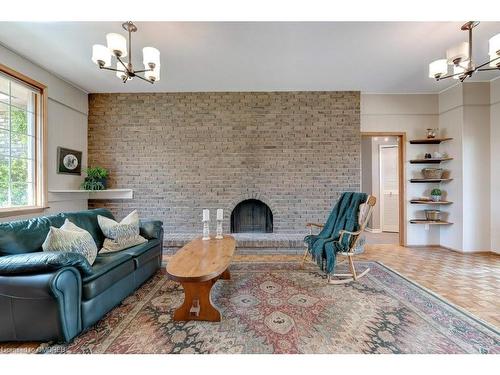 1527 Green Glade, Mississauga, ON - Indoor Photo Showing Living Room