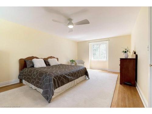 1527 Green Glade, Mississauga, ON - Indoor Photo Showing Bedroom