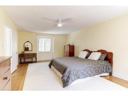 1527 Green Glade, Mississauga, ON - Indoor Photo Showing Bedroom