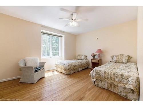 1527 Green Glade, Mississauga, ON - Indoor Photo Showing Bedroom