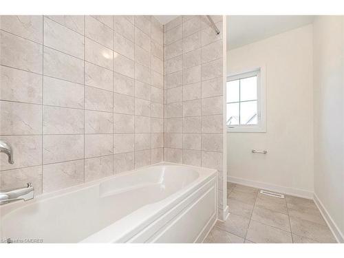 194 Aviron Crescent, Welland, ON - Indoor Photo Showing Bathroom