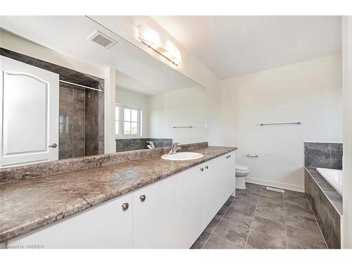 194 Aviron Crescent, Welland, ON - Indoor Photo Showing Bathroom