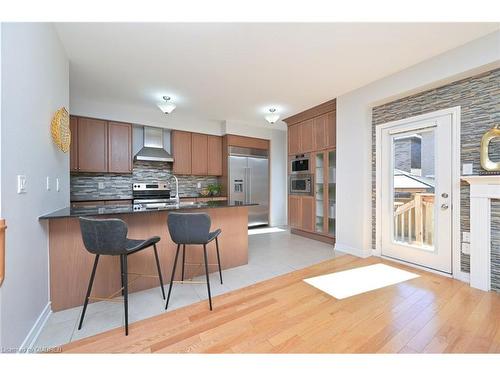 3898 Koenig Road, Burlington, ON - Indoor Photo Showing Kitchen