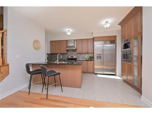 3898 Koenig Road, Burlington, ON - Indoor Photo Showing Kitchen