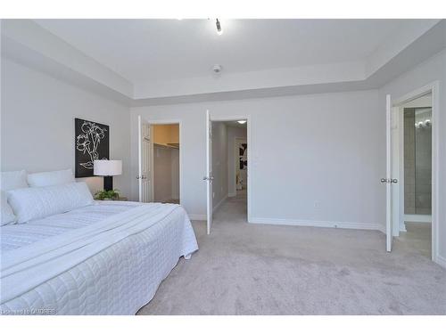 3898 Koenig Road, Burlington, ON - Indoor Photo Showing Bedroom