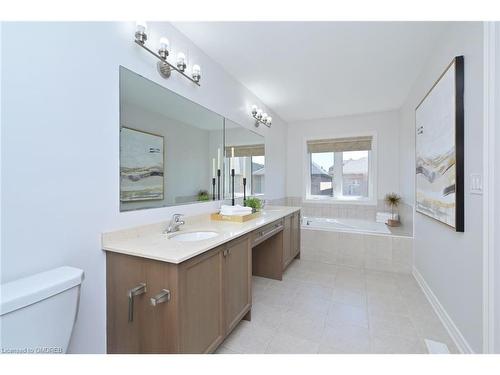 3898 Koenig Road, Burlington, ON - Indoor Photo Showing Bathroom