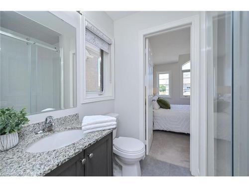 3898 Koenig Road, Burlington, ON - Indoor Photo Showing Bathroom