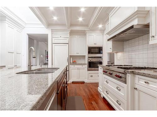 1518 Oakhill Drive, Oakville, ON - Indoor Photo Showing Kitchen With Double Sink With Upgraded Kitchen