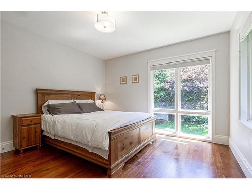 1518 Oakhill Drive, Oakville, ON - Indoor Photo Showing Bedroom