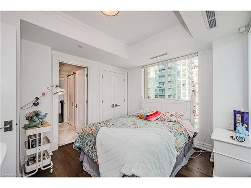 802-2060 Lakeshore Road, Burlington, ON - Indoor Photo Showing Bedroom