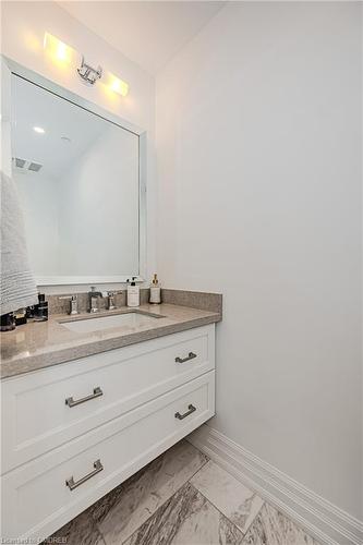 802-2060 Lakeshore Road, Burlington, ON - Indoor Photo Showing Bathroom