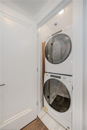 802-2060 Lakeshore Road, Burlington, ON - Indoor Photo Showing Laundry Room