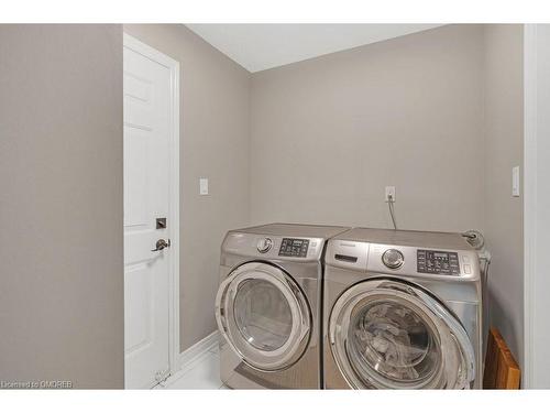 17 Michaela Crescent, Fonthill, ON - Indoor Photo Showing Laundry Room