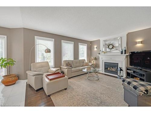 17 Michaela Crescent, Fonthill, ON - Indoor Photo Showing Living Room With Fireplace